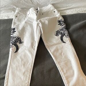 Elegant White Women's Skinny Jeans with Black Embroidery
